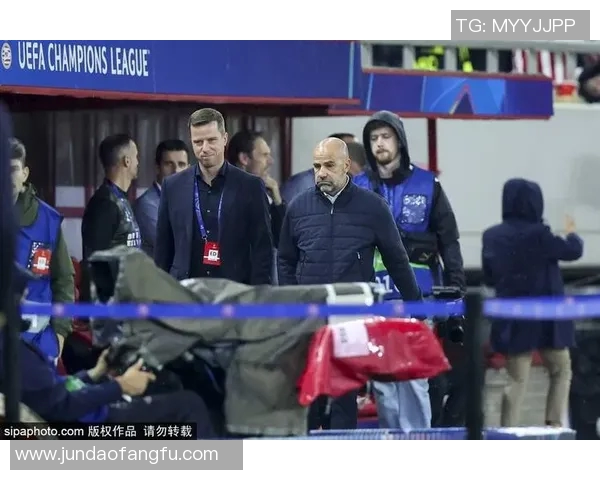 足球退役球星重返赛场见证经典时刻与球迷激情互动